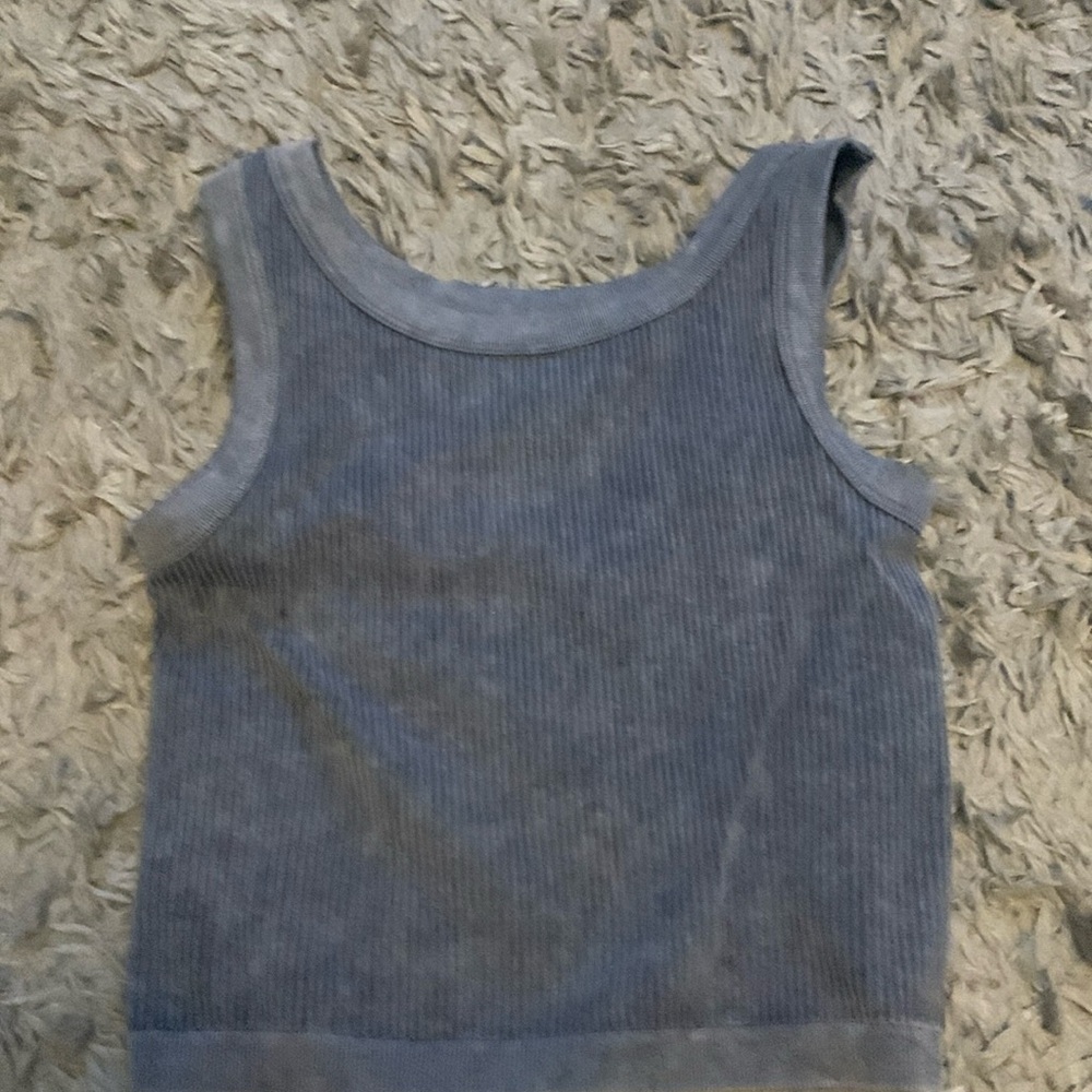 Woman’s s grey tank